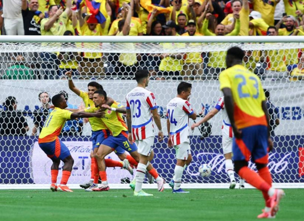 James Rodriguez tỏa sáng giúp Colombia thắng Paraguay 2-1